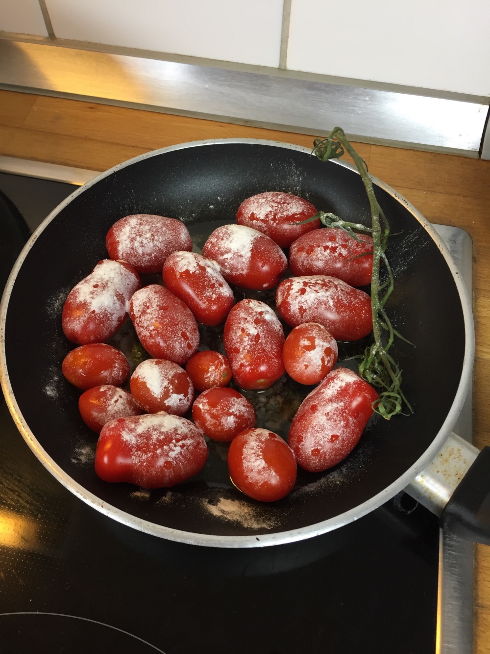 fourhangauf_lachswirsing_tomaten